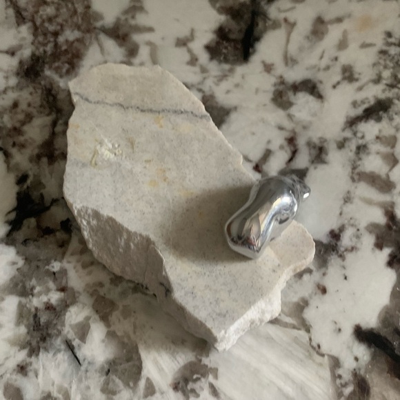 Hoselton Sculpture Polar Bear on Ice  - Made in Canada - missing baby polar - Picture 5 of 11